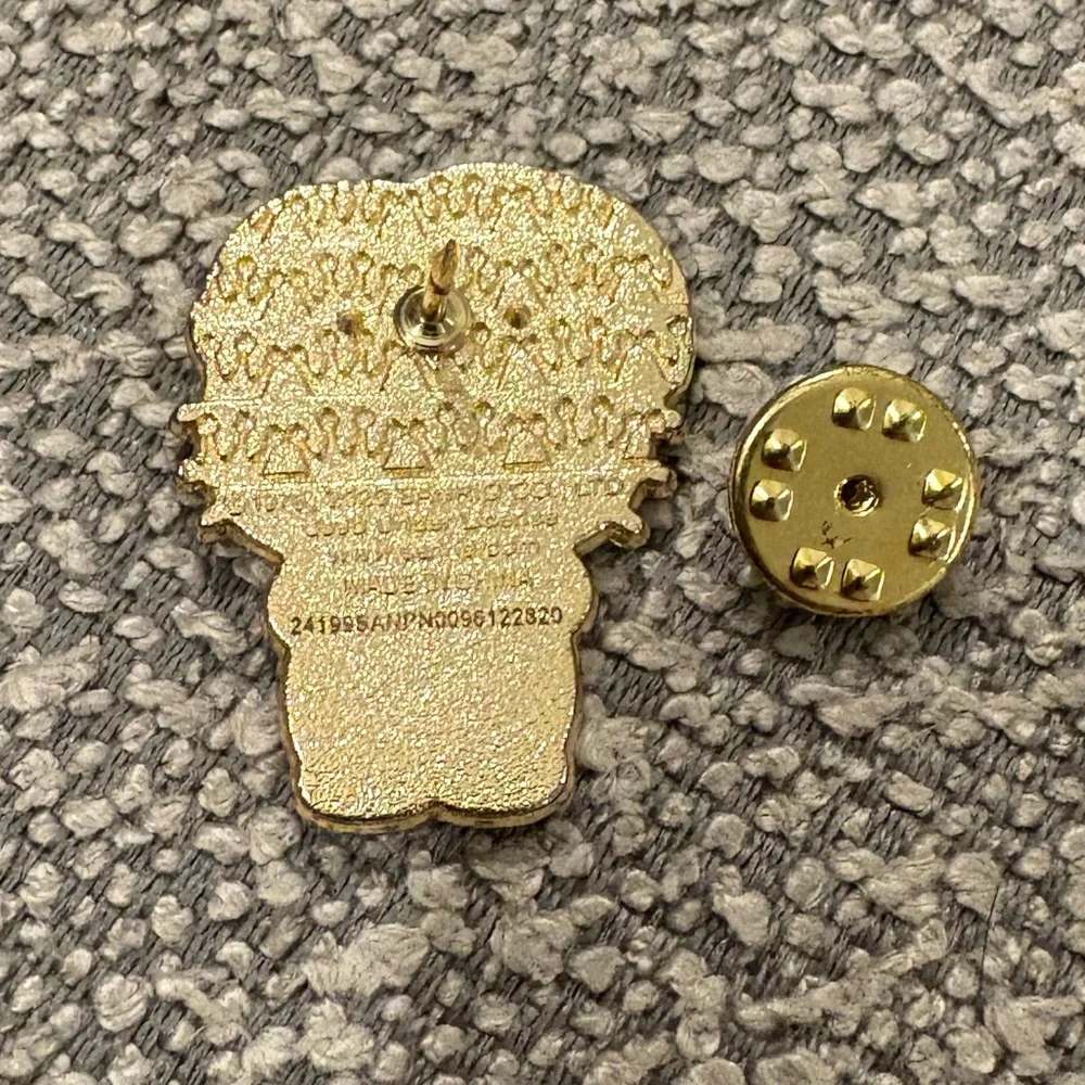 Hello Kitty Pin 💗 - Picture 2 of 3